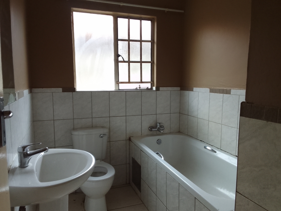 To Let 3 Bedroom Property for Rent in Oos Einde North West